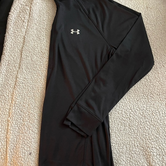 Never worn‼️. Under Armour ladies 1/2 zip. Size XL - Picture 3 of 3